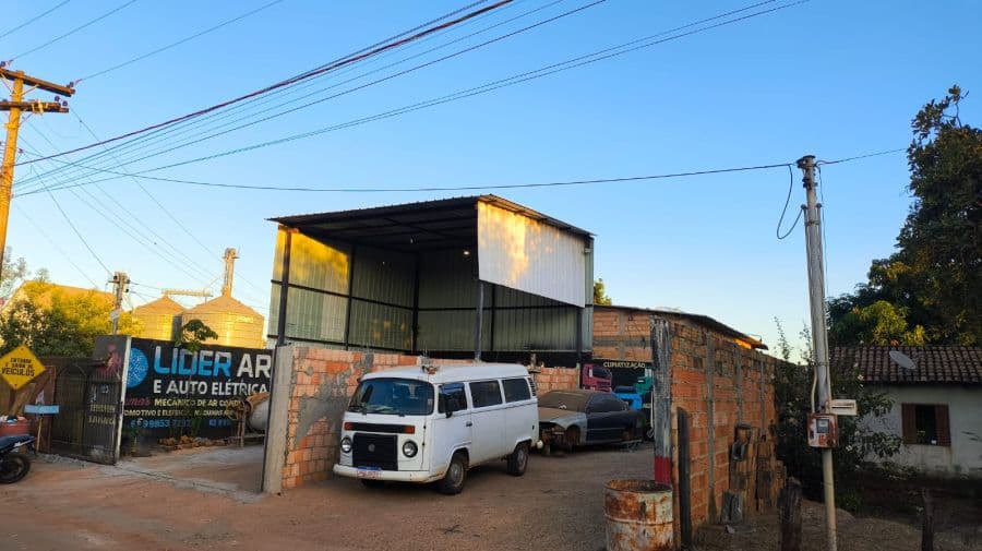 Casa com Oficina Mecânica